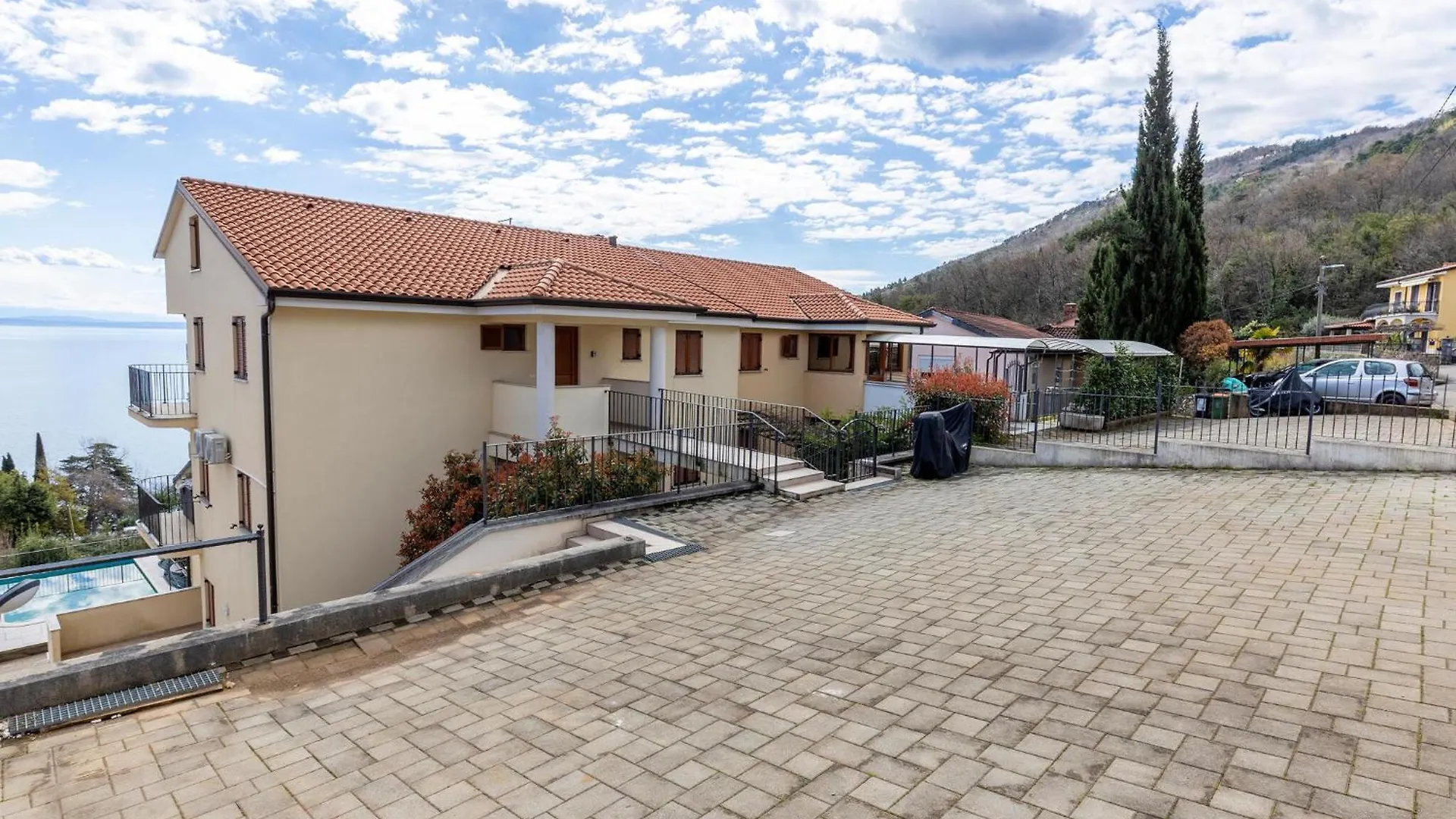 3 Bedroom Stunning Apartment In Lovran