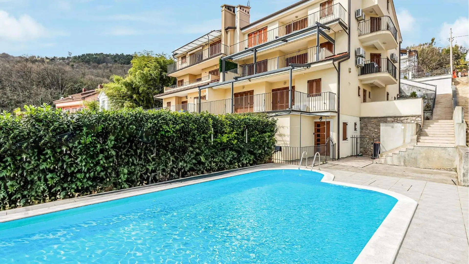 3 Bedroom Stunning Apartment In Lovran