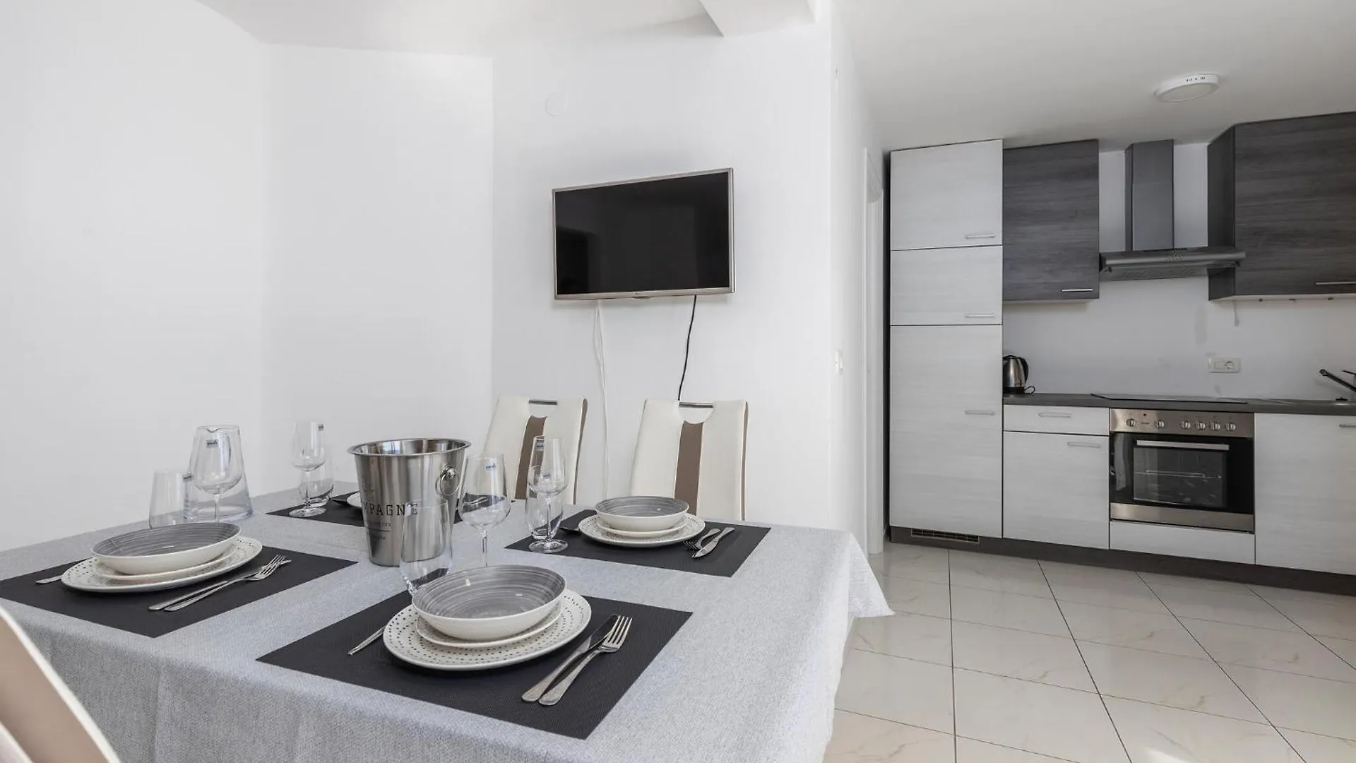 3 Bedroom Stunning Apartment In Lovran Croatia