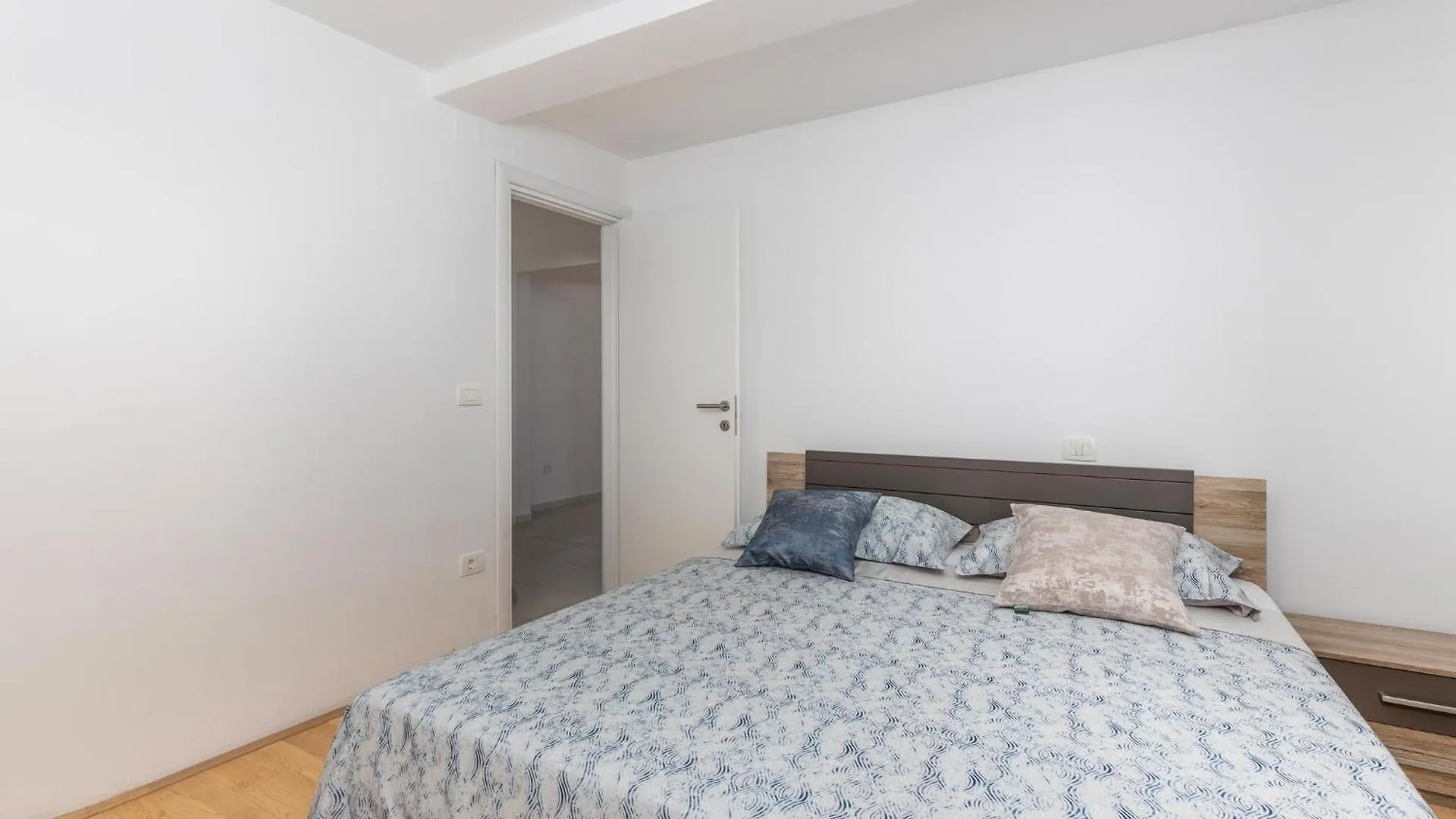 3 Bedroom Stunning Apartment In Lovran