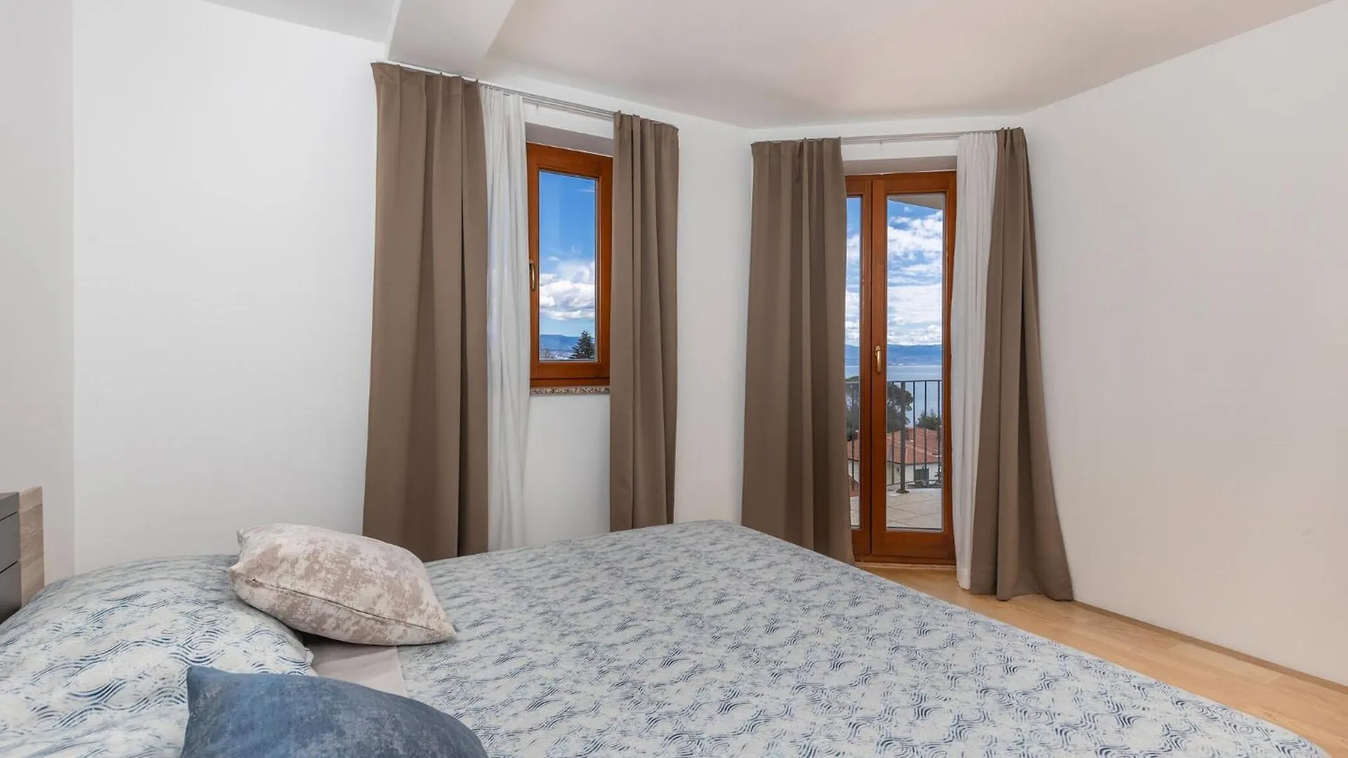 3 Bedroom Stunning Apartment In Lovran