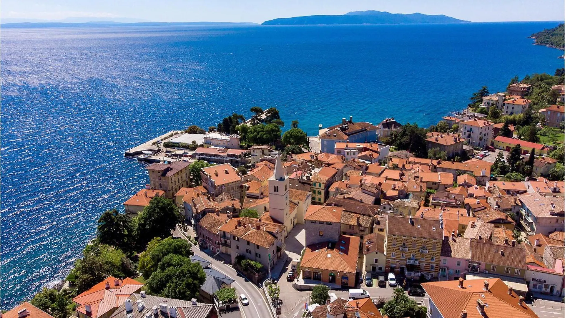 3 Bedroom Stunning Apartment In Lovran location
